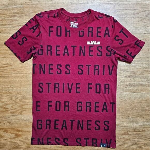 Nike LeBron James Strive For Greatness Tee Shirt AOP Black Crimson S Basketball - Picture 1 of 7